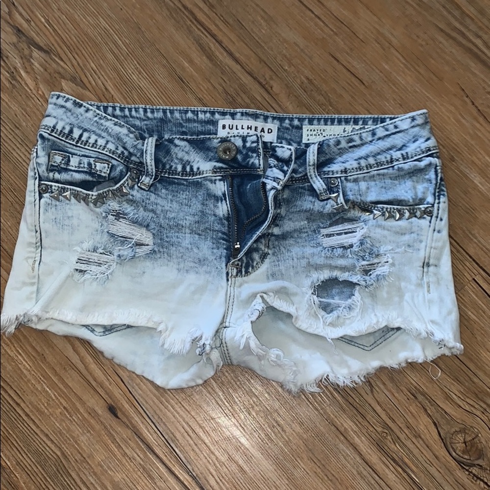 Bullhead distressed short shorts